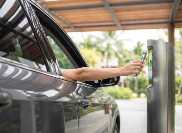 Control de acceso para personal y visitantes